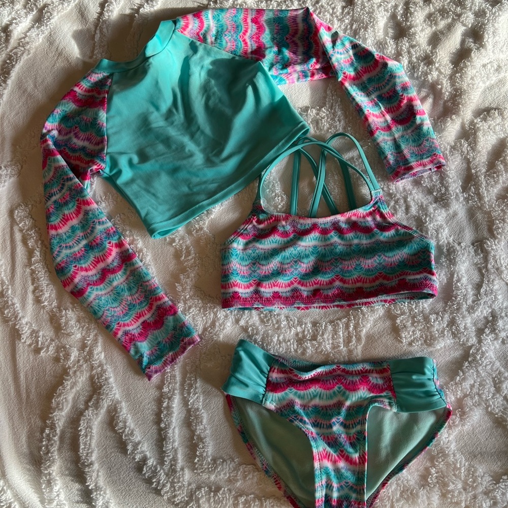 Kids bikini with rash guard. Size 4/5.
